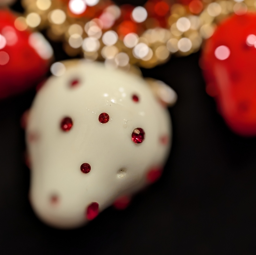 🆕 Strawberry Bib Layered Necklace (*As Is) 🍓 Betsy Johnson - Picture 5 of 5